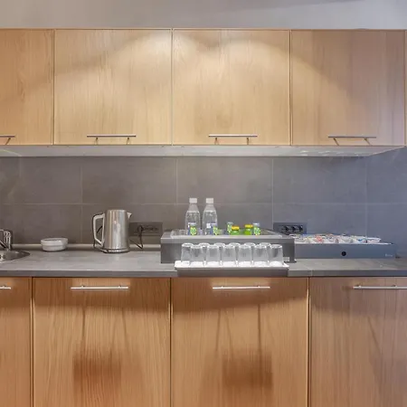 ベッド・アンド・ブレックファスト Malagigi